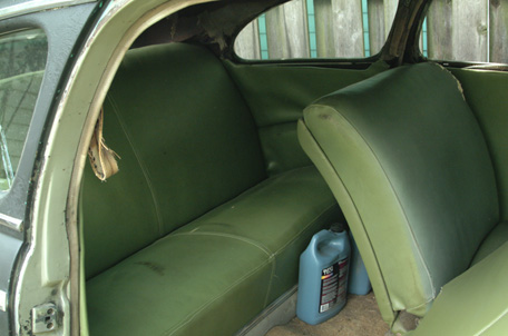 Back_Seat.jpg (53693 bytes)