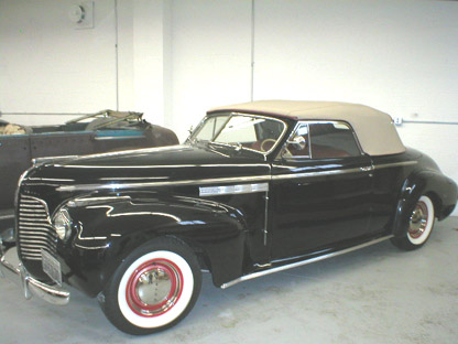 Black 40 Roadmaster.jpg (42612 bytes)