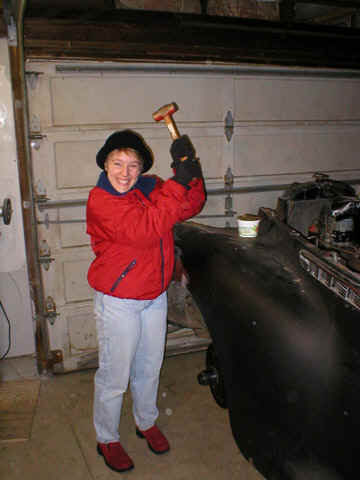 Julia Helps.jpg (54866 bytes)