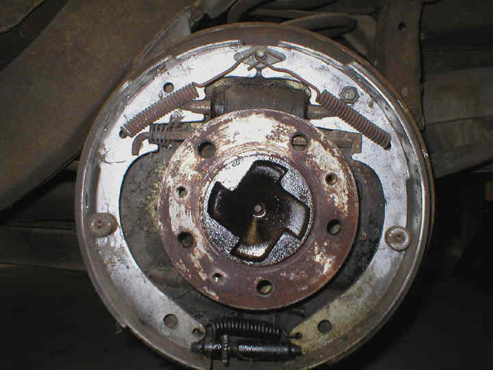 Right Rear Brakes.jpg (173685 bytes)